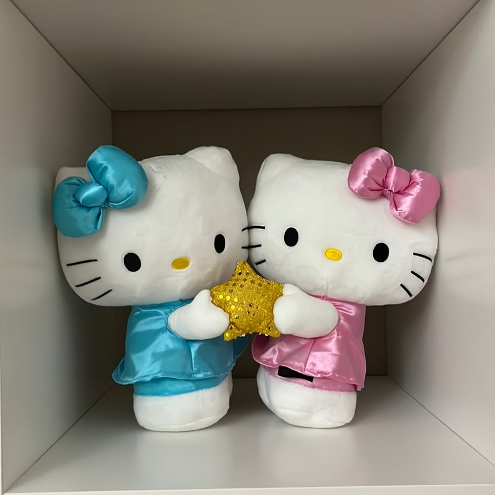 Kidrobot x Hello Kitty 13 inch Star - Gemini The Twins